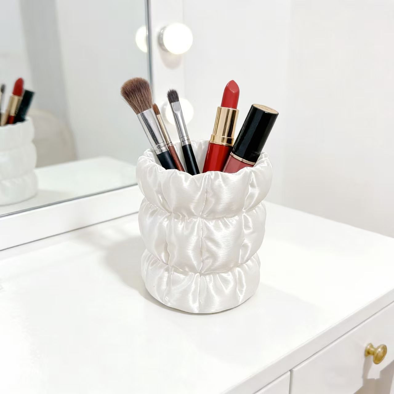 Cloud Ruched Satin Makeup Brus - đánh giá và giá Luxury Skincare And Makeup Brands